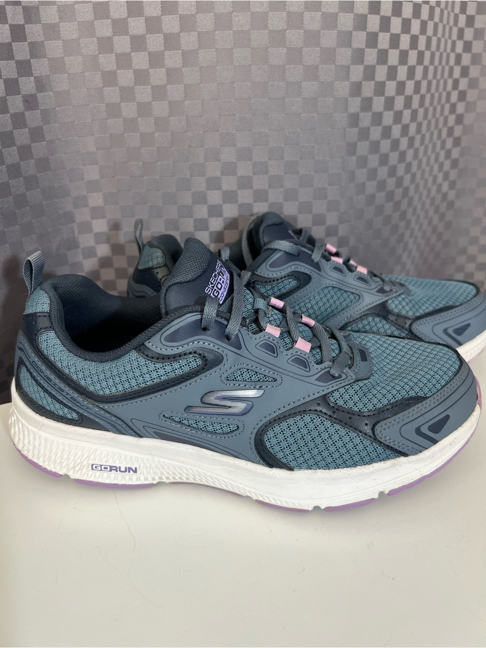 Skechers Women's 9.5 WIDE GOrun Consistent Running Sneakers 128075W Blue Purple